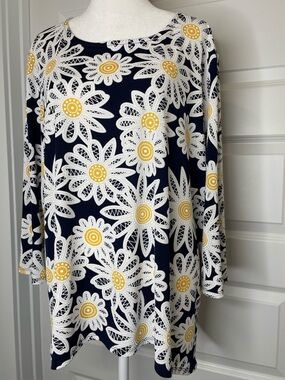 Alfred Dunner Navy & White Floral Top with Yellow Accent - Size Large